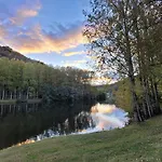 Alojamento de Acomodação e Pequeno-almoço Le Manoir Des Pélies Et D'hôtes De Charme à 6kms De Spa, Piscine, Rivière, Thermes De Cransac