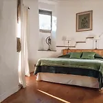 Alojamento de Acomodação e Pequeno-almoço Le Manoir Des Pélies Et D'hôtes De Charme à 6kms De Spa, Piscine, Rivière, Thermes De Cransac Conques