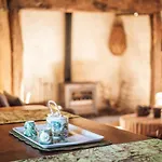 Le Manoir Des Pélies Et D'hôtes De Charme à 6kms De Spa, Piscine, Rivière, Thermes De Cransac Alojamento de Acomodação e Pequeno-almoço Conques