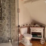 Alojamento de Acomodação e Pequeno-almoço Le Manoir Des Pélies Et D'hôtes De Charme à 6kms De Spa, Piscine, Rivière, Thermes De Cransac 3*