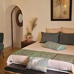Alojamento de Acomodação e Pequeno-almoço Le Manoir Des Pélies Et D'hôtes De Charme à 6kms De Spa, Piscine, Rivière, Thermes De Cransac 3*