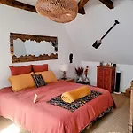 Le Manoir Des Pélies Et D'hôtes De Charme à 6kms De Spa, Piscine, Rivière, Thermes De Cransac Alojamento de Acomodação e Pequeno-almoço 3*