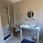 Le Manoir Des Pélies Et D'hôtes De Charme à 6kms De Spa, Piscine, Rivière, Thermes De Cransac Alojamento de Acomodação e Pequeno-almoço Conques