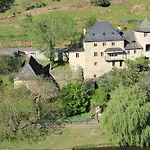 Le Manoir Des Pélies Et D'hôtes De Charme à 6kms De Spa, Piscine, Rivière, Thermes De Cransac Alojamento de Acomodação e Pequeno-almoço Conques