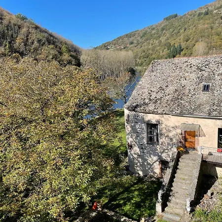 Le Manoir Des Pelies, De Charme, Jacuzzi, Piscine, Riviere ベッド・アンド・ブレックファスト コンク