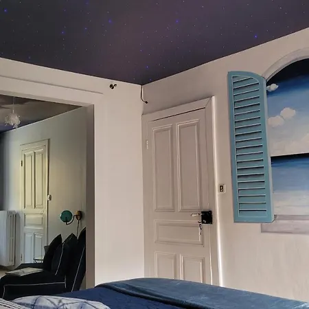 Le Manoir Des Pelies Et D'hotes De Charme A 7kms De Spa, Piscine, Riviere, Thermes De Cransac Bed & Breakfast 3*