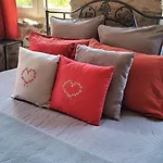 Le Manoir Des Pelies, De Charme, Jacuzzi, Piscine, Riviere Bed and Breakfast