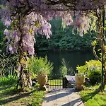 Le Manoir Des Pelies, De Charme, Jacuzzi, Piscine, Riviere Bed and Breakfast
