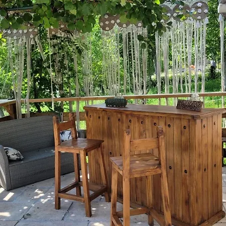 Le Manoir Des Pelies, Maison D'Hotes De Charme, Climatisation, Jacuzzi, Piscine, Riviere, Canoes, Pedalos, Ping-Pong Bed & Breakfast Conques