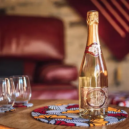 Le Manoir Des Pelies Et D'hotes De Charme A 7kms De Spa, Piscine, Riviere, Thermes De Cransac