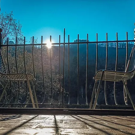 Le Manoir Des Pélies Et D'hôtes De Charme à 6kms De Spa, Piscine, Rivière, Thermes De Cransac Couette-café