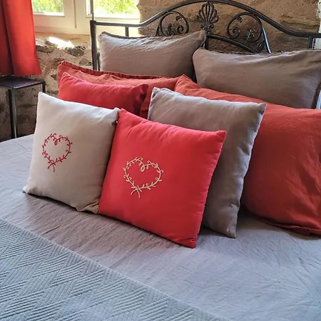 Le Manoir Des Pelies Et D'hotes De Charme A 7kms De Spa, Piscine, Riviere, Thermes De Cransac Bed & Breakfast