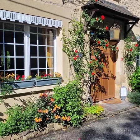 Couette-café Le Manoir Des Pélies Et D'hôtes De Charme à 7kms De Spa, Piscine, Rivière, Thermes De Cransac