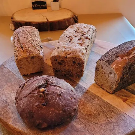 Le Manoir Des Pélies Et D'hôtes De Charme à 7kms De Spa, Piscine, Rivière, Thermes De Cransac Couette-café