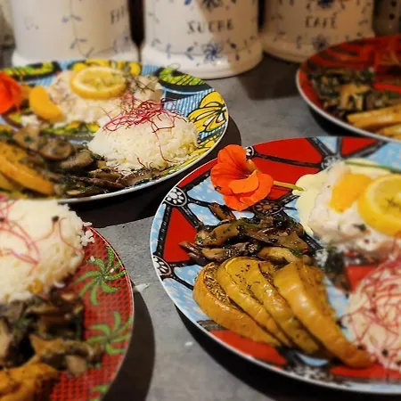 Le Manoir Des Pelies Et D'hotes De Charme A 7kms De Spa, Piscine, Riviere, Thermes De Cransac Bed & Breakfast