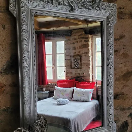 Le Manoir Des Pelies, Maison D'Hotes De Charme, Climatisation, Jacuzzi, Piscine, Riviere, Canoes, Pedalos, Ping-Pong Bed & Breakfast Conques