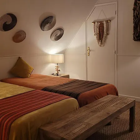 Bed & Breakfast Le Manoir Des Pelies, Maison D'Hotes De Charme, Climatisation, Jacuzzi, Piscine, Riviere, Canoes, Pedalos, Ping-Pong 3*