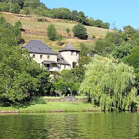 Le Manoir Des Pelies, De Charme, Jacuzzi, Piscine, Riviere ベッド・アンド・ブレックファスト コンク