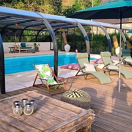 Le Manoir Des Pelies, Maison D'Hotes De Charme, Climatisation, Jacuzzi, Piscine, Riviere, Canoes, Pedalos, Ping-Pong Bed & Breakfast Conques