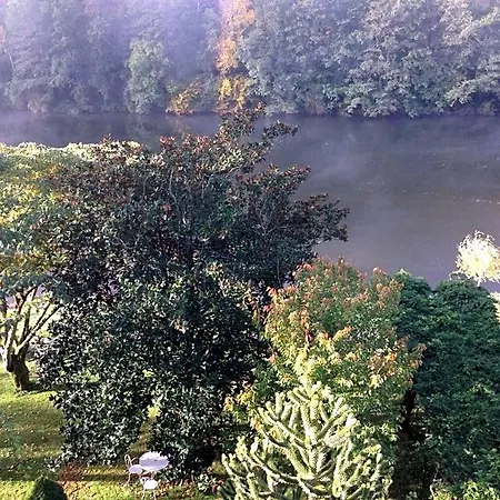 Bed & Breakfast Le Manoir Des Pelies, Maison D'Hotes De Charme, Climatisation, Jacuzzi, Piscine, Riviere, Canoes, Pedalos, Ping-Pong