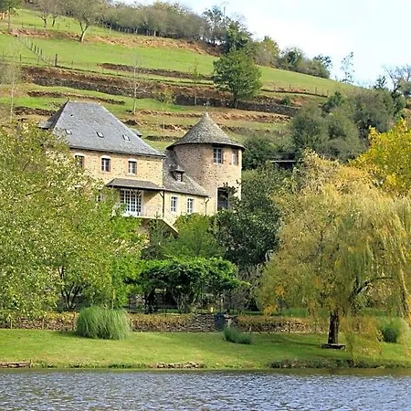 Bed & Breakfast Le Manoir Des Pelies, Maison D'Hotes De Charme, Climatisation, Jacuzzi, Piscine, Riviere, Canoes, Pedalos, Ping-Pong