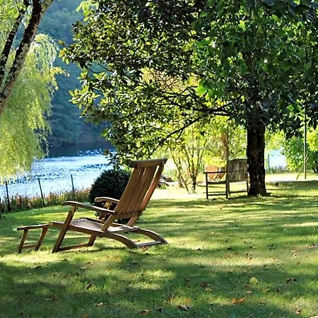 Alojamento de Acomodação e Pequeno-almoço Le Manoir des Pélies, Maison d'hôtes de charme, Jacuzzi, Piscine, Rivière