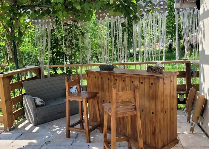 Le Manoir Des Pélies Et D'hôtes De Charme à 7kms De Spa, Piscine, Rivière, Thermes De Cransac Couette-café Conques