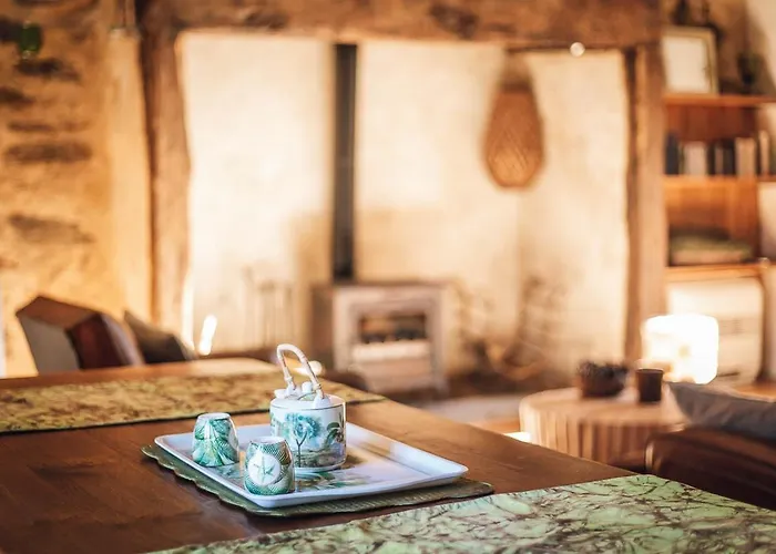 Le Manoir Des Pélies Et D'hôtes De Charme à 7kms De Spa, Piscine, Rivière, Thermes De Cransac Alojamento de Acomodação e Pequeno-almoço Conques