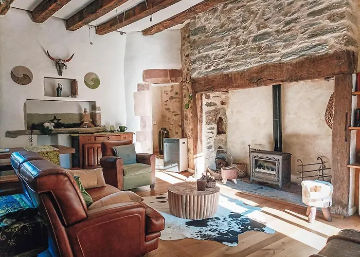 Le Manoir Des Pélies Et D'hôtes De Charme à 7kms De Spa, Piscine, Rivière, Thermes De Cransac