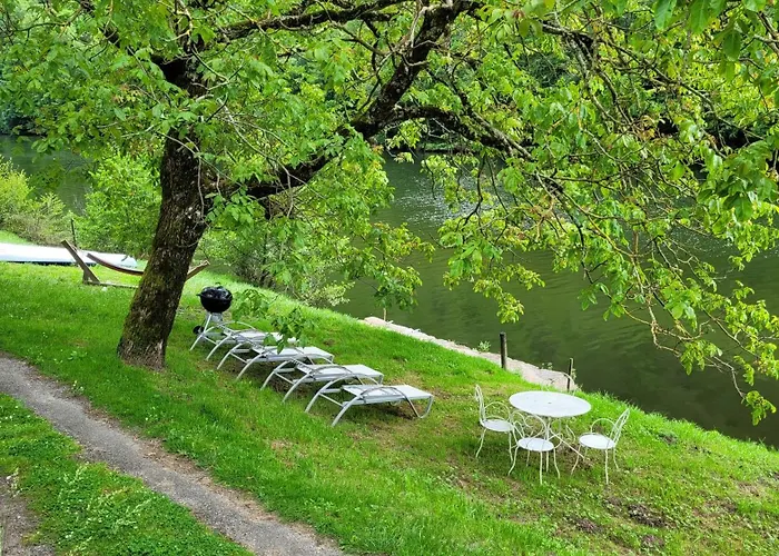 Alojamento de Acomodação e Pequeno-almoço Le Manoir Des Pélies Et D'hôtes De Charme à 7kms De Spa, Piscine, Rivière, Thermes De Cransac