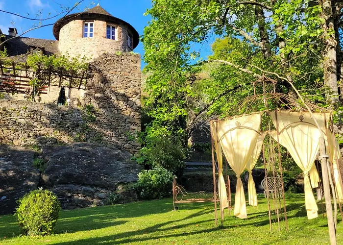 Le Manoir Des Pélies Et D'hôtes De Charme à 7kms De Spa, Piscine, Rivière, Thermes De Cransac Alojamento de Acomodação e Pequeno-almoço 3*