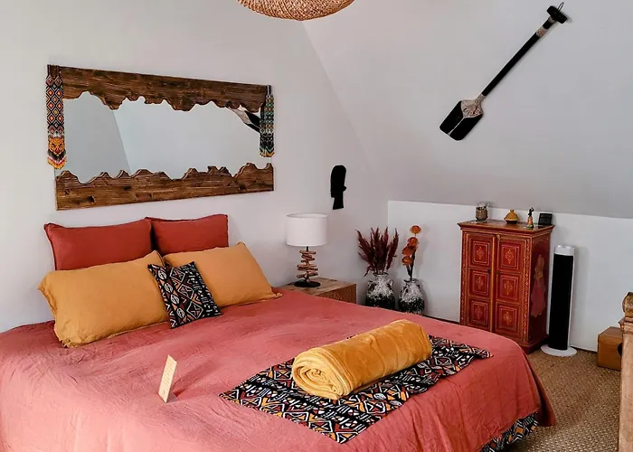 Le Manoir Des Pélies Et D'hôtes De Charme à 7kms De Spa, Piscine, Rivière, Thermes De Cransac Couette-café 3*