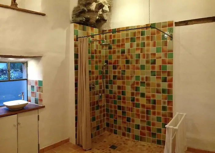 Couette-café Le Manoir Des Pélies Et D'hôtes De Charme à 7kms De Spa, Piscine, Rivière, Thermes De Cransac 3*